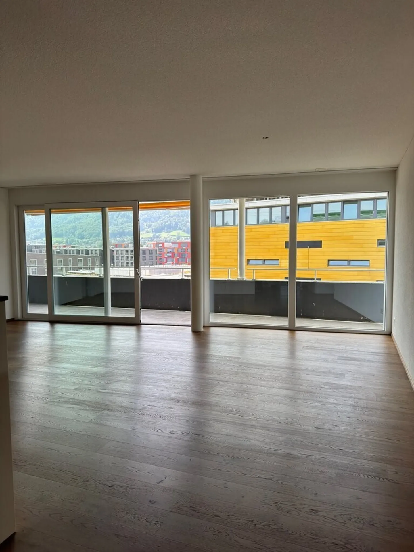 Moderne 3.5-Zimmerwohnung - Foto 3 von 8