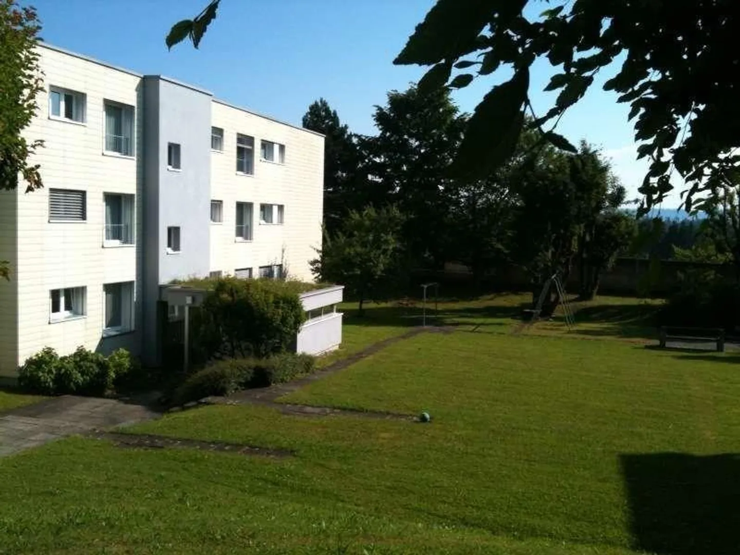 Ampio appartamento di 3,5 stanze con area giardino in un ambiente tranquillo - Foto 7 di 8