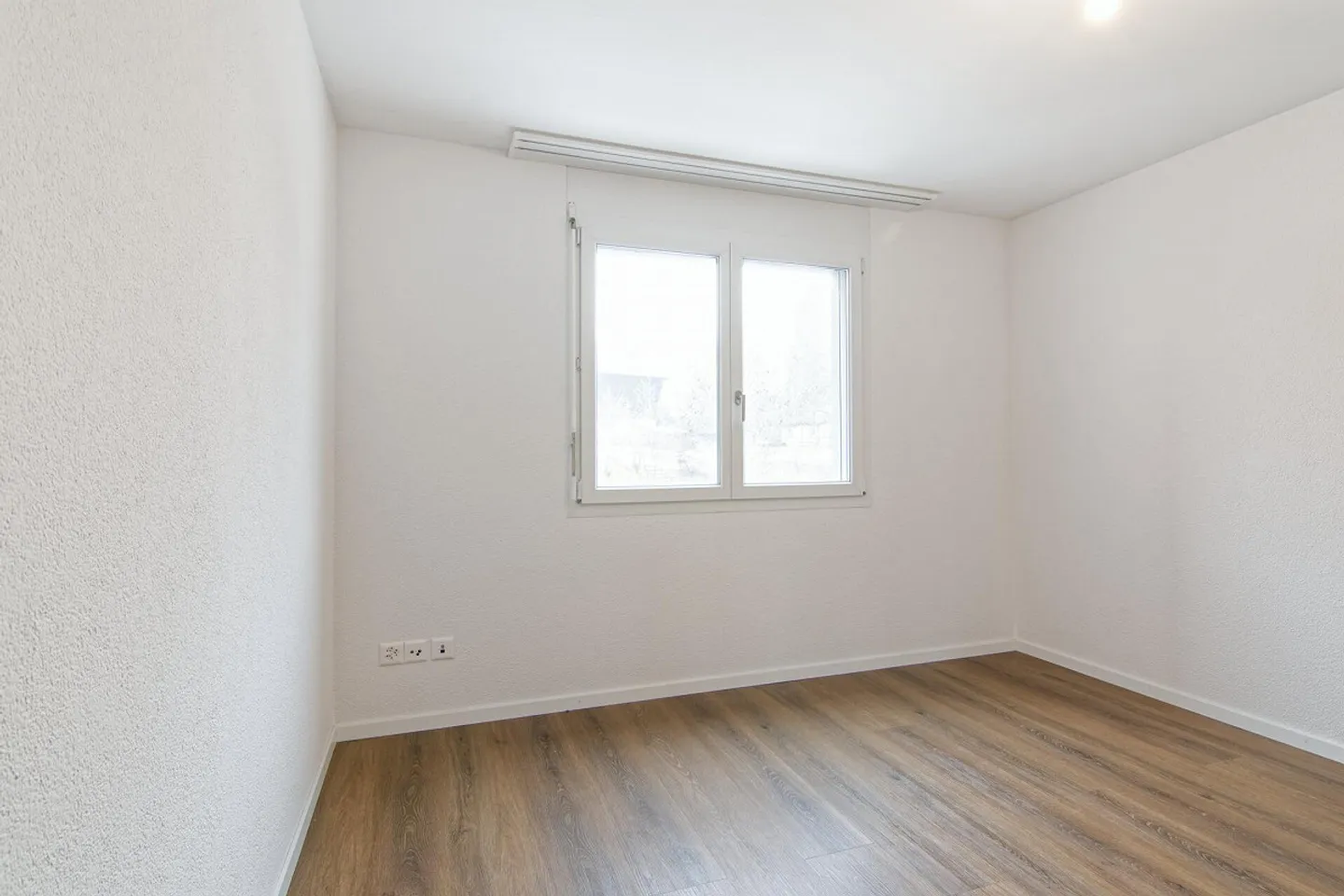 Renovated 4.5-room apartment with elevator on the raised ground floor - Photo 14 of 40
