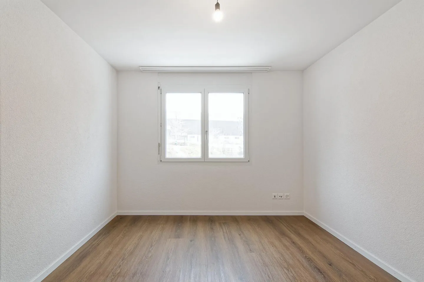 Renovated 4.5-room apartment with elevator on the raised ground floor - Photo 16 of 40