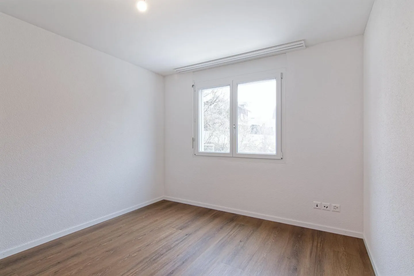 Renovated 4.5-room apartment with elevator on the raised ground floor - Photo 17 of 40
