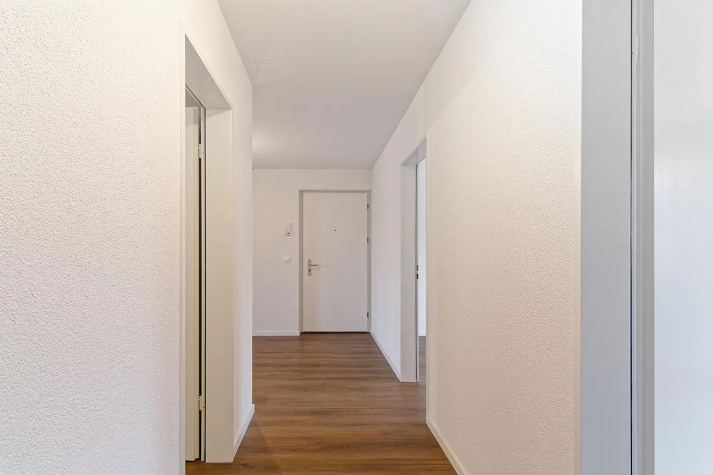 Renovated 4.5-room apartment with elevator on the raised ground floor - Photo 18 of 40