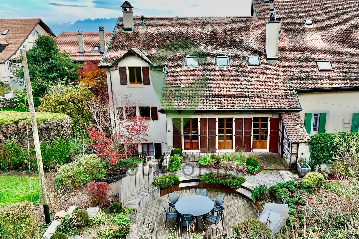 Superbo appartamento ristrutturato di 4,5 stanze con ampio giardino di 250 m² e terrazza - Foto 10 di 14