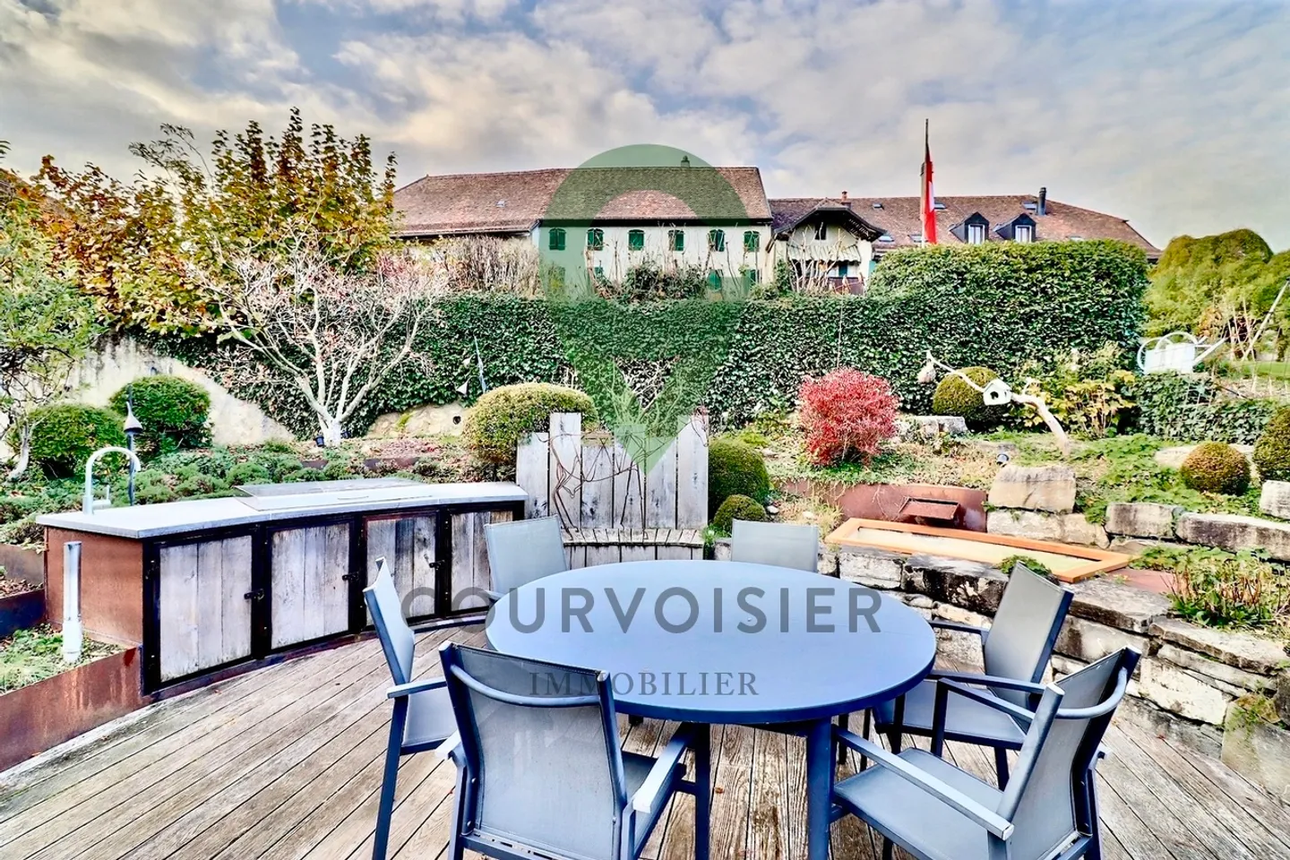 Superbo appartamento ristrutturato di 4,5 stanze con ampio giardino di 250 m² e terrazza - Foto 12 di 14