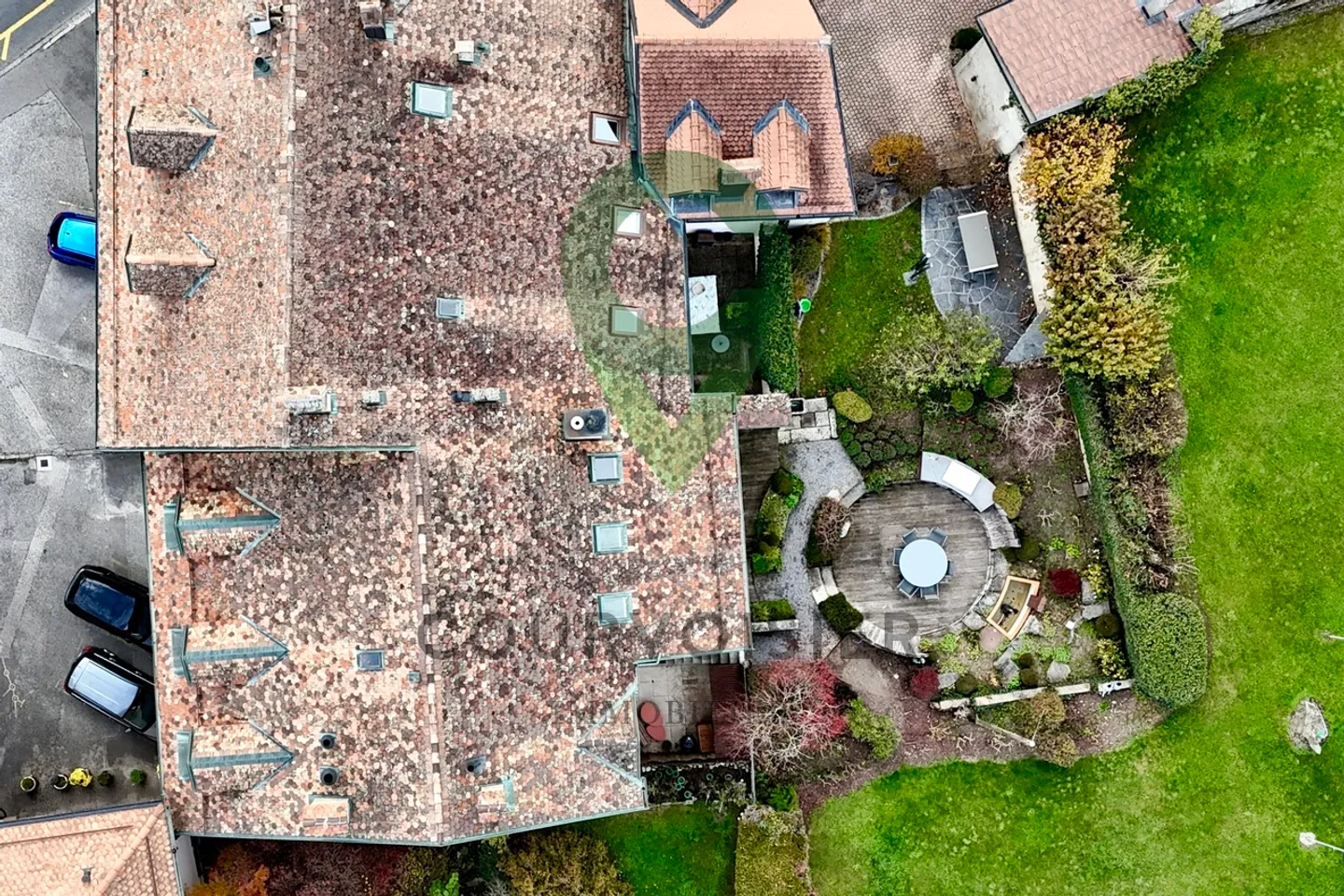 Superbo appartamento ristrutturato di 4,5 stanze con ampio giardino di 250 m² e terrazza - Foto 13 di 14