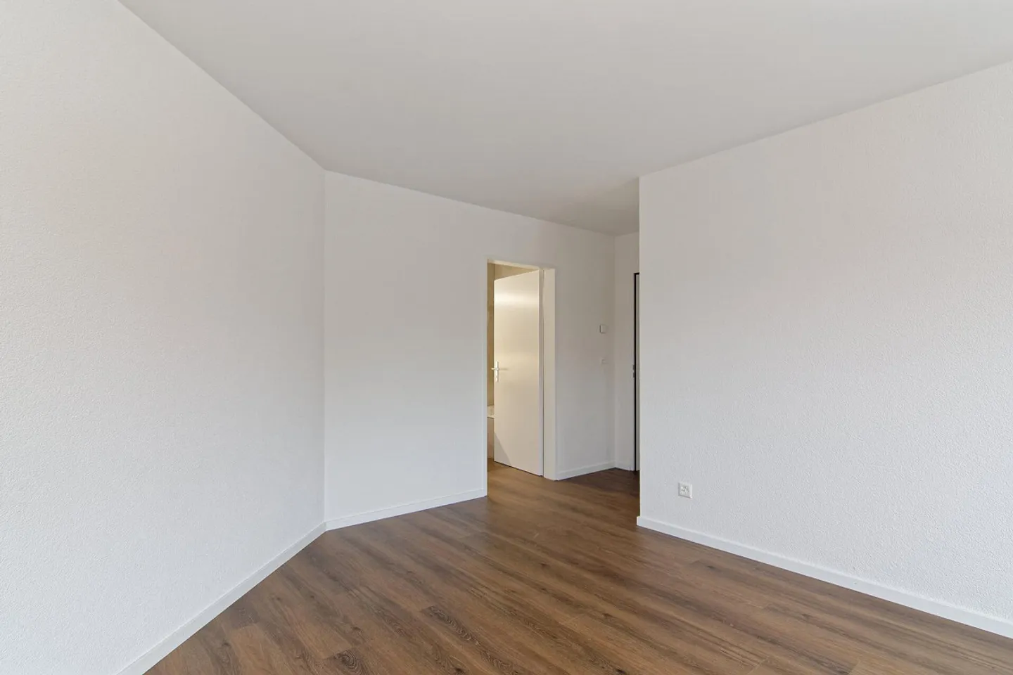 Renovated 4.5-room apartment with elevator on the raised ground floor - Photo 20 of 40
