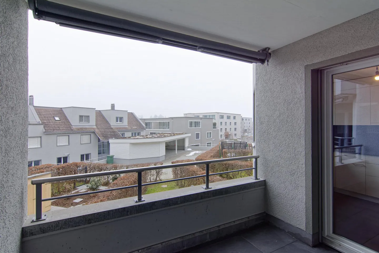 Renovated 4.5-room apartment with elevator on the raised ground floor - Photo 25 of 40