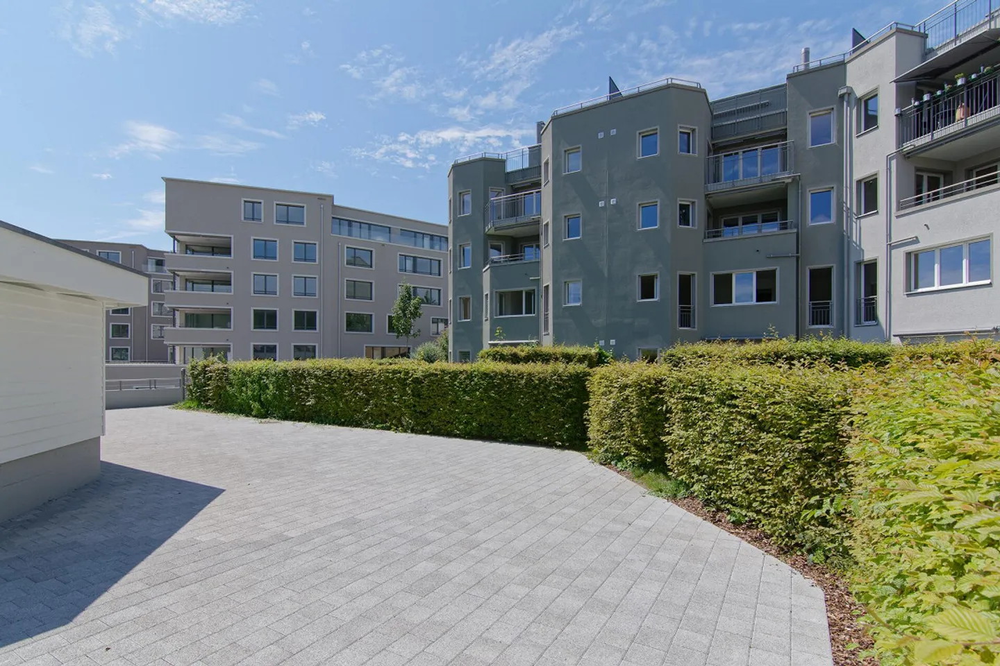 Renovated 4.5-room apartment with elevator on the raised ground floor - Photo 27 of 40