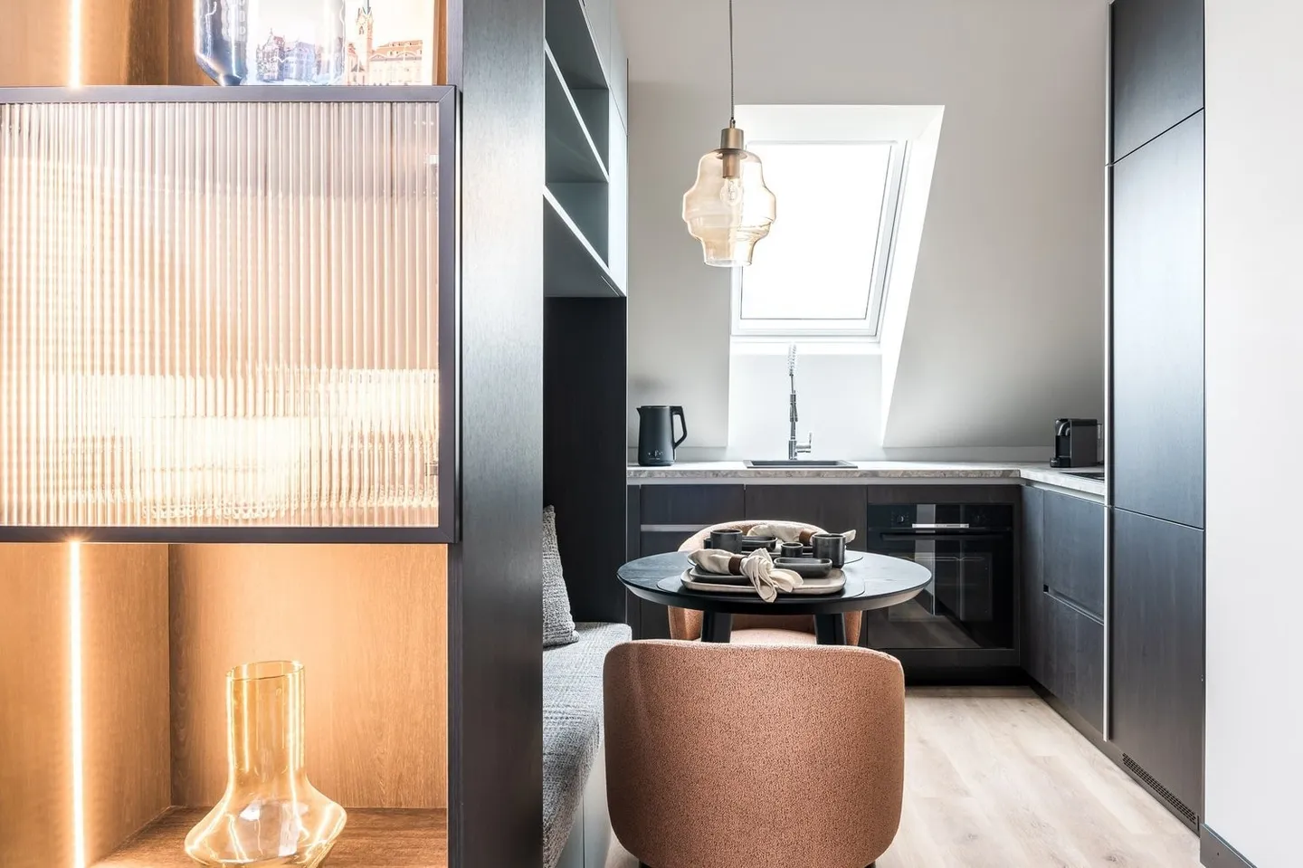 Appartamento di 1,5 locali in posizione centrale (Circolo 2) a Zurigo – Primo ingresso dal 01.11.2024 - Foto 3 di 17