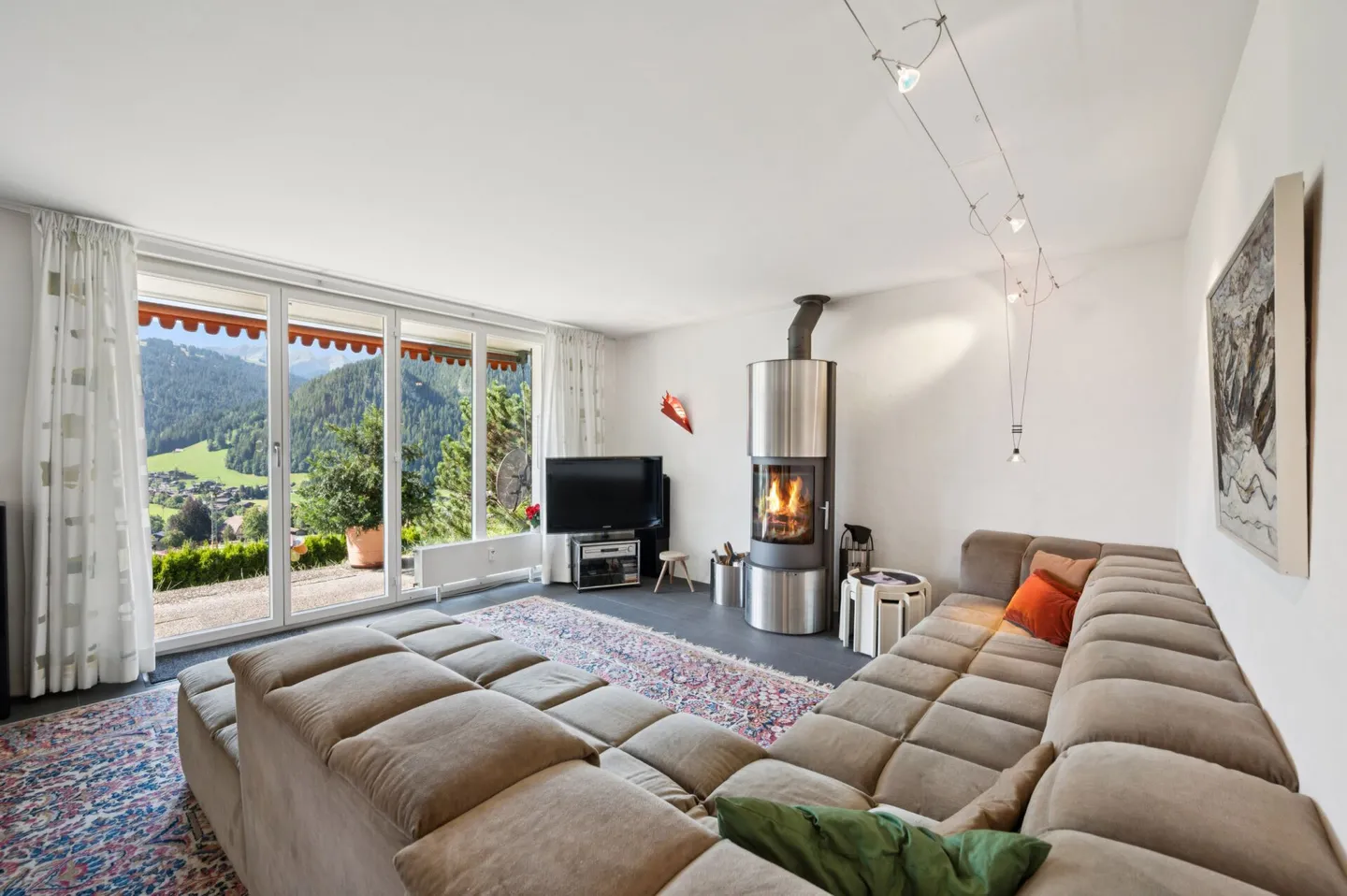 Attraktive 2.5-Zimmer-Ferienwohnung mit unverbaubarem Bergpanorama - Foto 3 von 9
