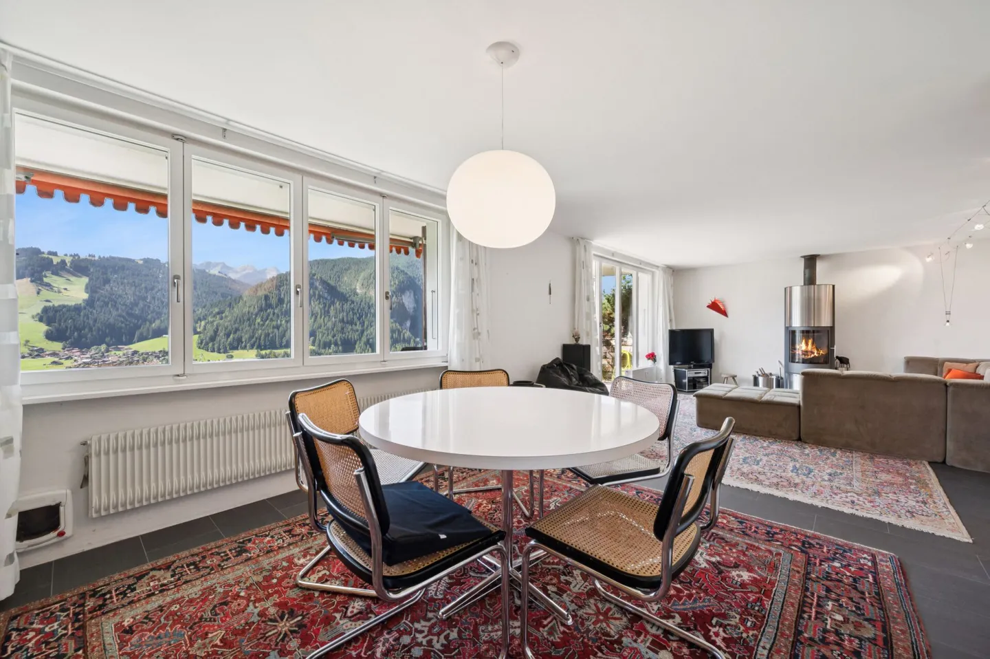 Attraktive 2.5-Zimmer-Ferienwohnung mit unverbaubarem Bergpanorama - Foto 4 von 9