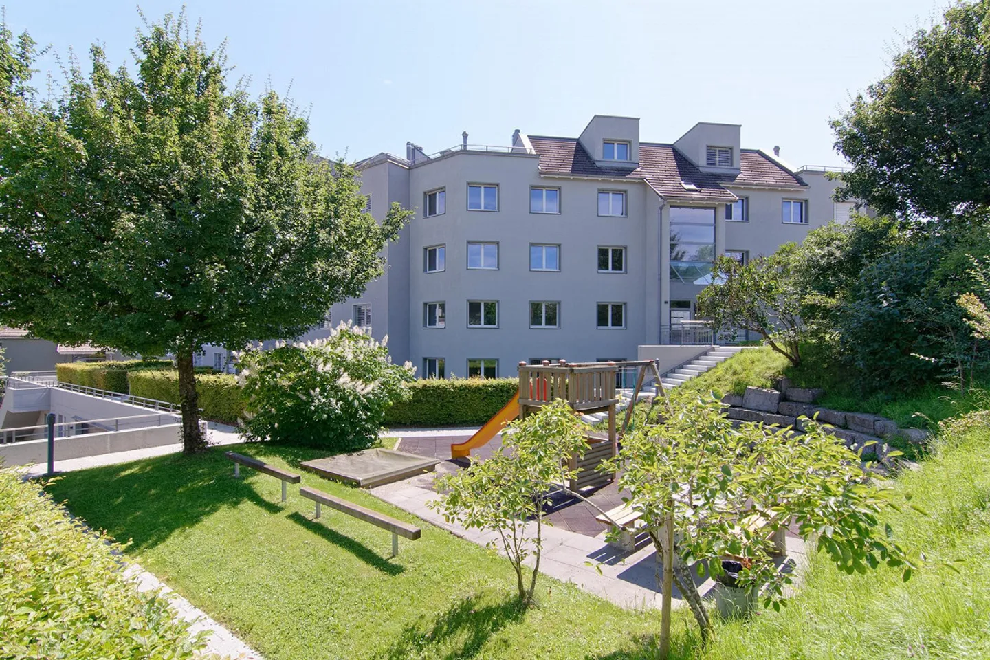 Renovated 4.5-room apartment with elevator on the raised ground floor - Photo 35 of 40