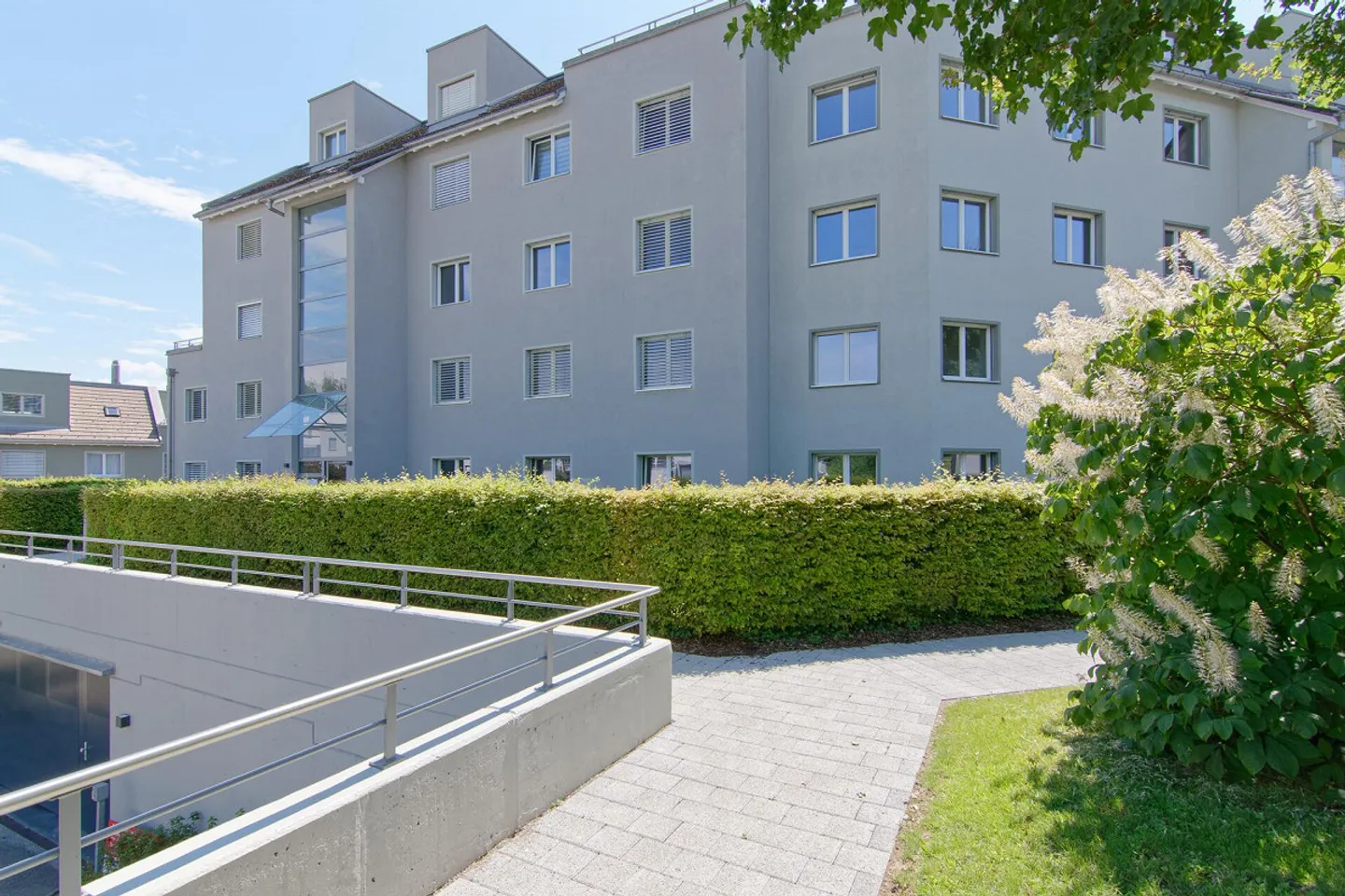 Renovated 4.5-room apartment with elevator on the raised ground floor - Photo 36 of 40