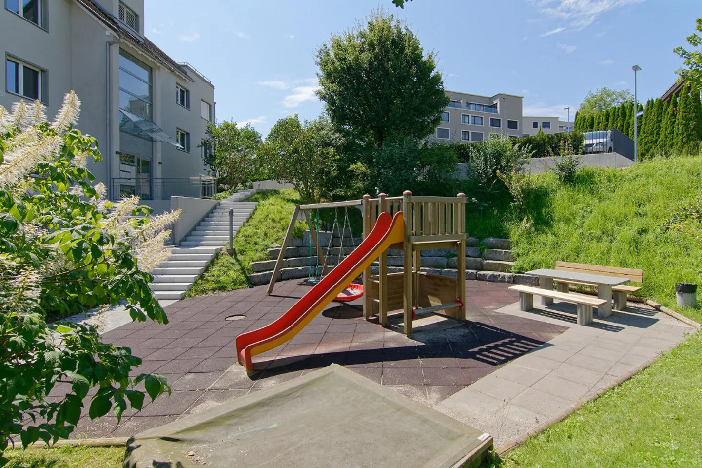 Renovated 4.5-room apartment with elevator on the raised ground floor - Photo 37 of 40