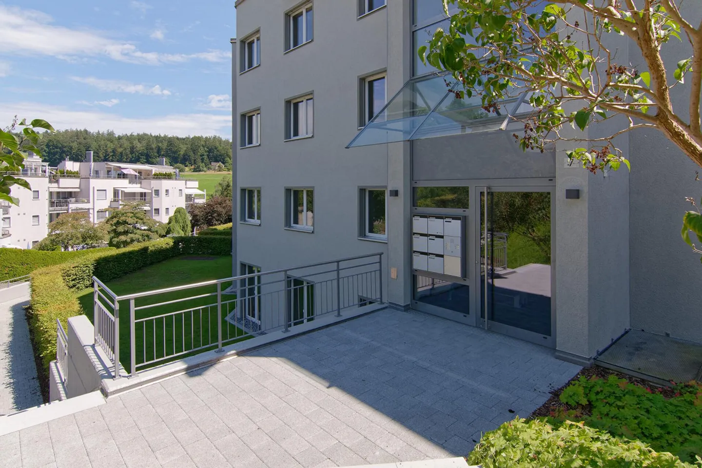 Renovated 4.5-room apartment with elevator on the raised ground floor - Photo 38 of 40