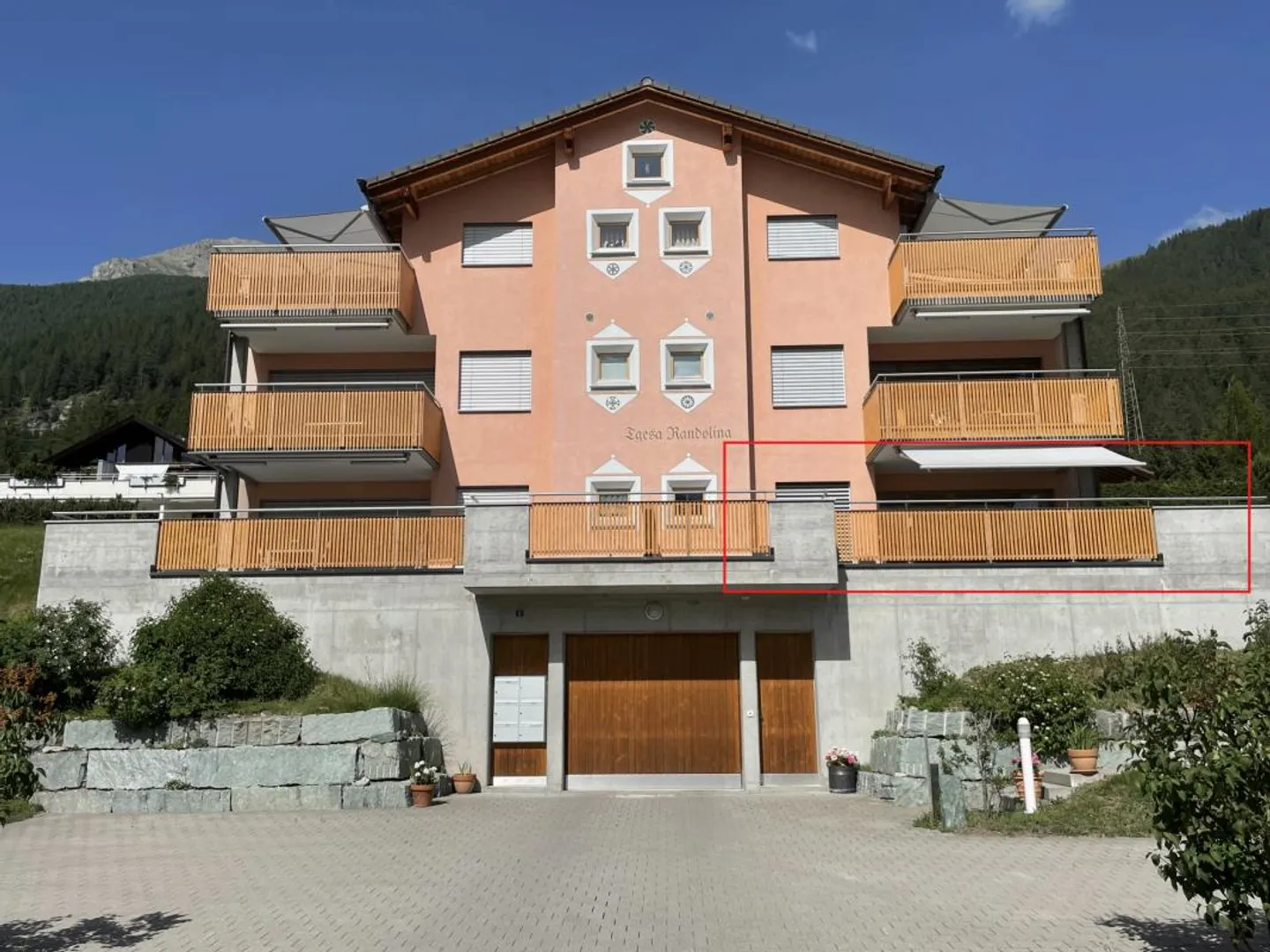 Dreamlike 3.5 Room Apartment with Sunny Terrace - Photo 1 of 12