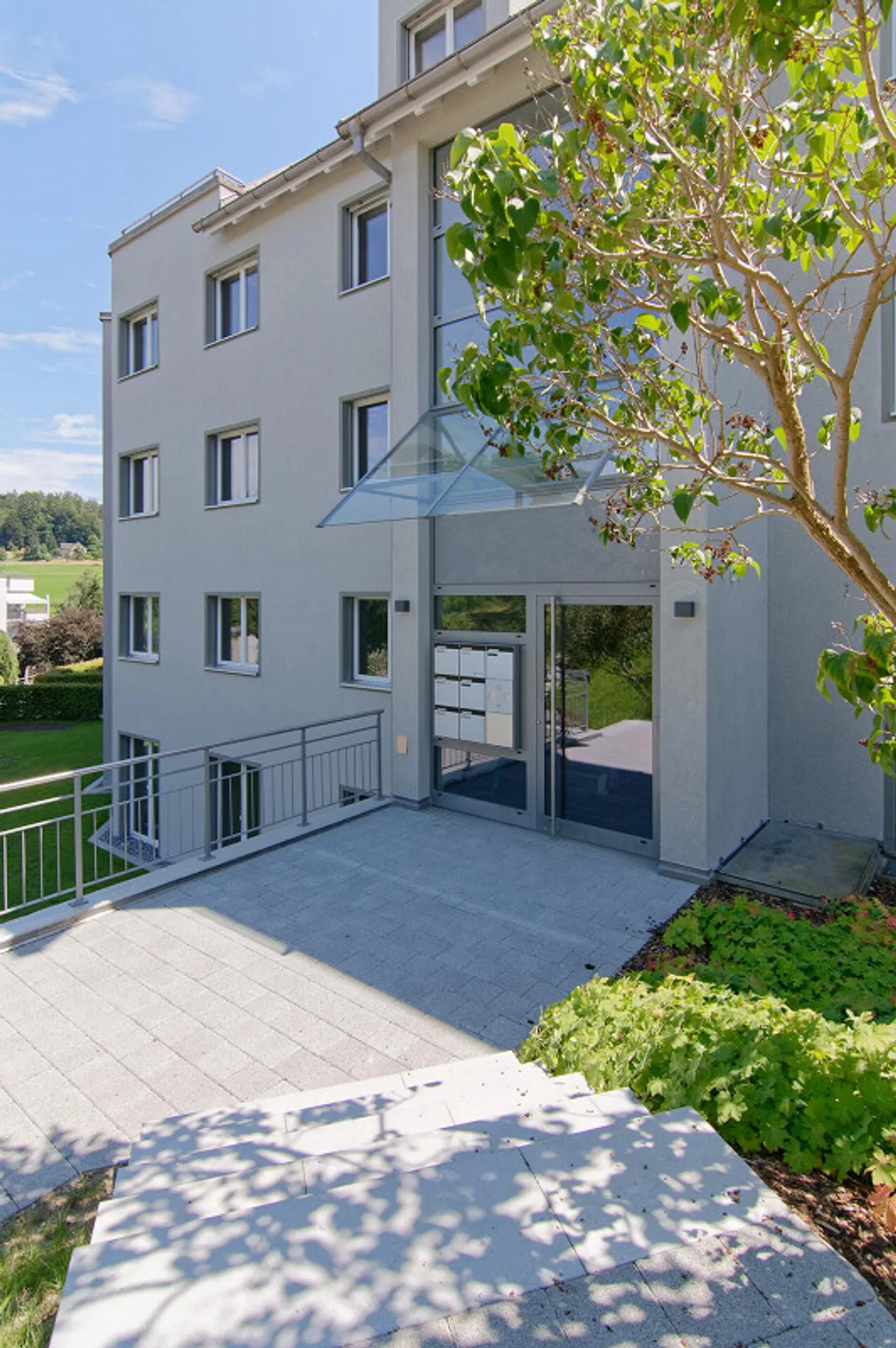 Renovated 4.5-room apartment with elevator on the raised ground floor - Photo 39 of 40