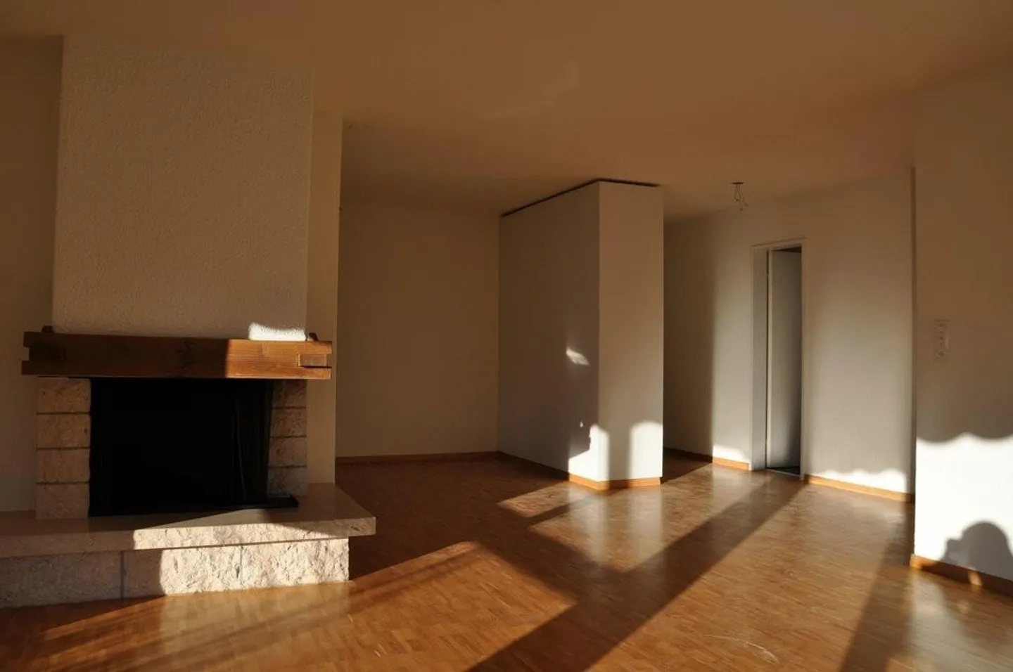 4.5-room apartment with fireplace and view - Photo 3 of 8