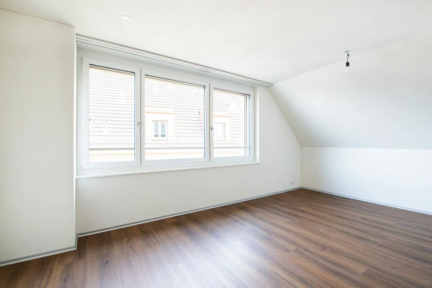 Modern Penthouse Apartment in the Heart of Nänikon - Photo 4 of 11