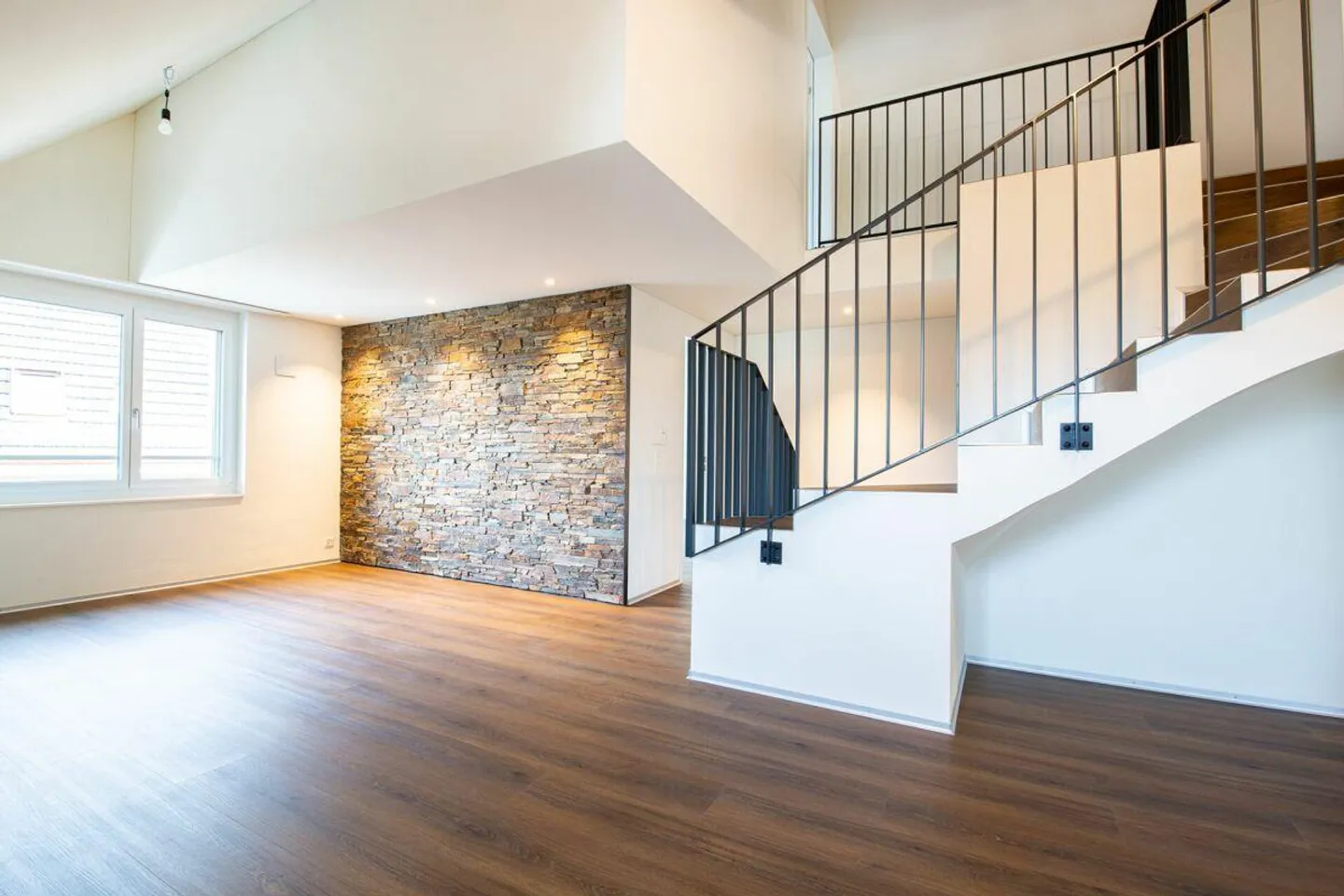 Modern Penthouse Apartment in the Heart of Nänikon - Photo 3 of 11