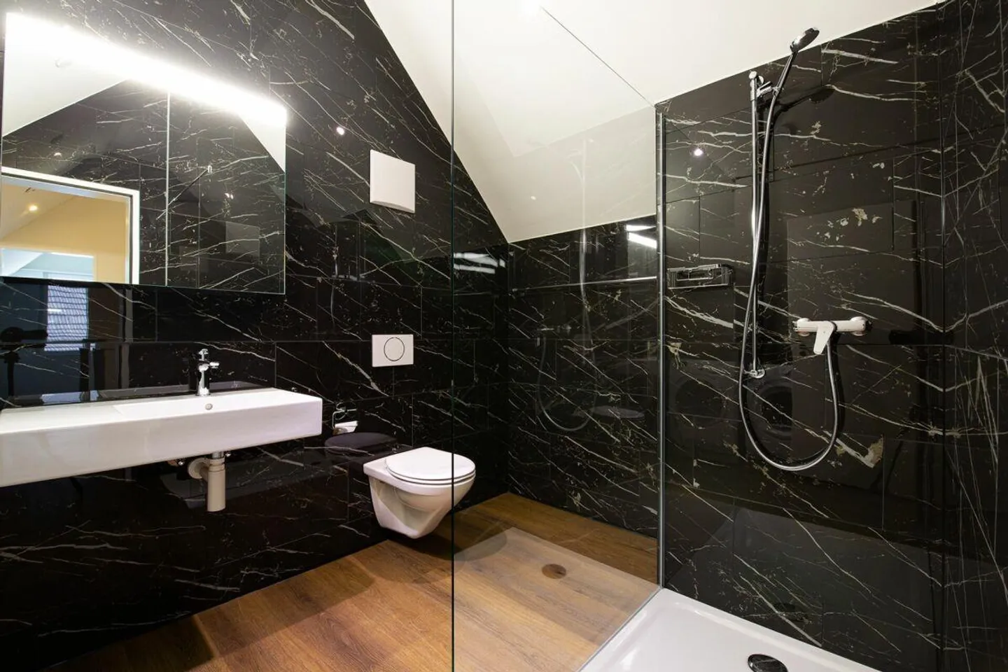 Modern Penthouse Apartment in the Heart of Nänikon - Photo 7 of 11