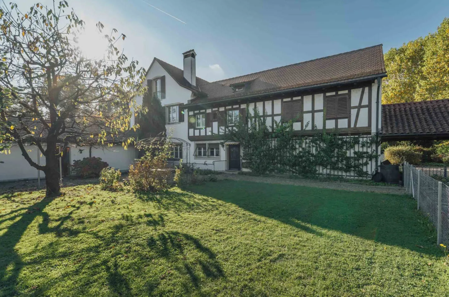 Villa und Einfamilienhaus eingebettet in wunderschöner Parkanlage - Foto 5 von 15