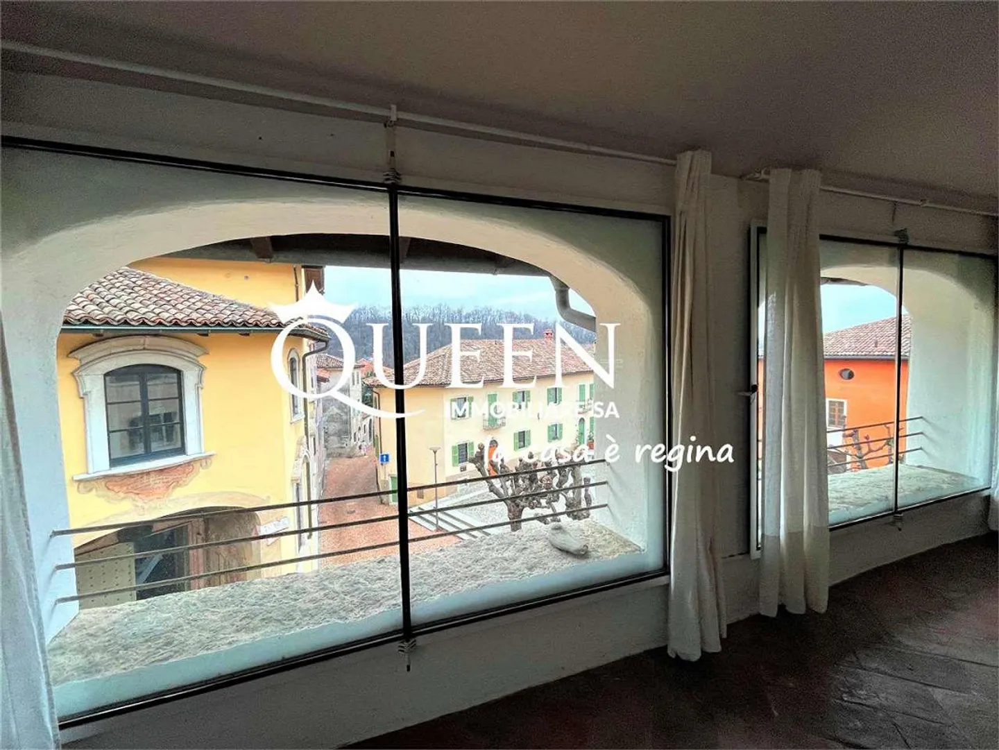 Arzo: charming house with two apartments, 6.5 rooms, 196 sqm, in the n - Photo 2 of 7