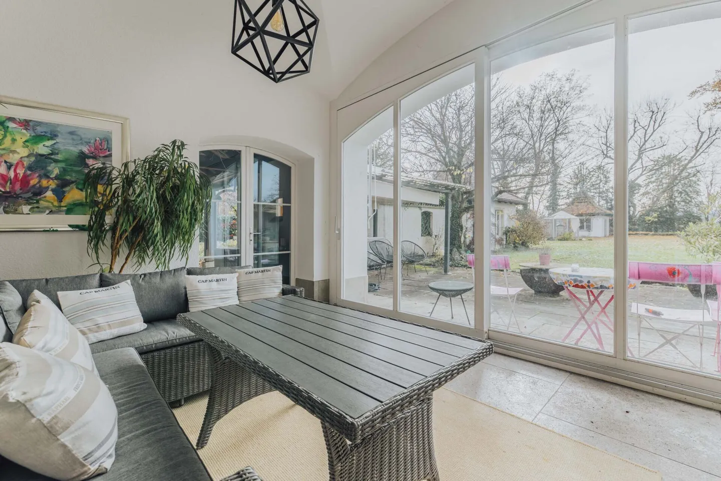 Villa und Einfamilienhaus eingebettet in wunderschöner Parkanlage - Foto 9 von 15