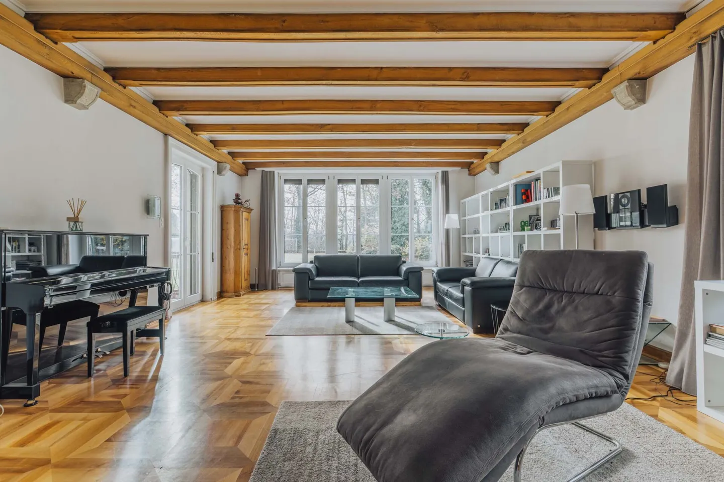 Villa und Einfamilienhaus eingebettet in wunderschöner Parkanlage - Foto 11 von 15