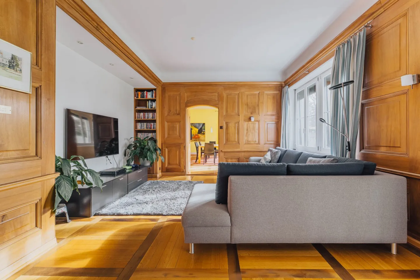 Villa und Einfamilienhaus eingebettet in wunderschöner Parkanlage - Foto 12 von 15