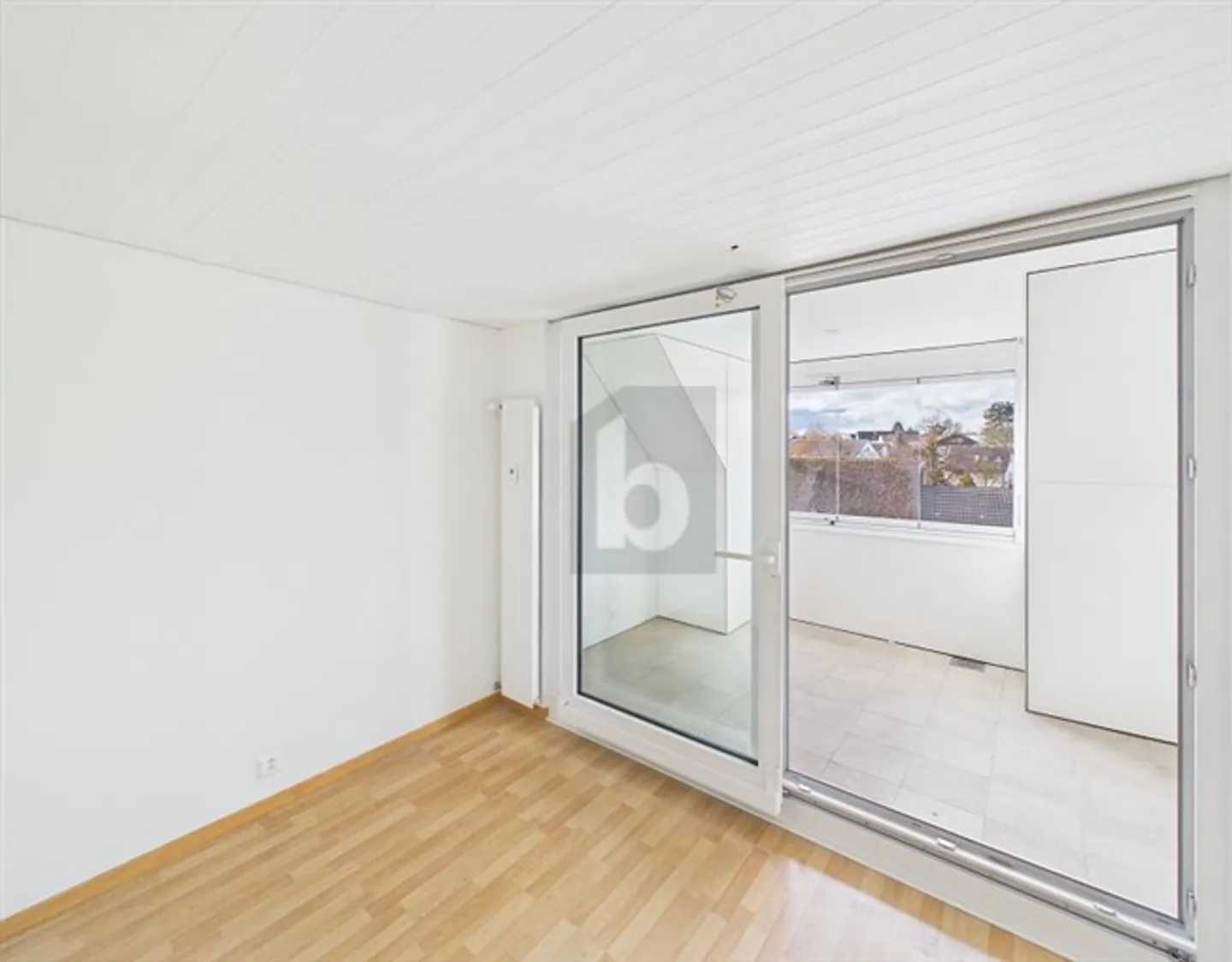 CENTRAL, MODERN AND VERSATILE - Photo 3 of 6