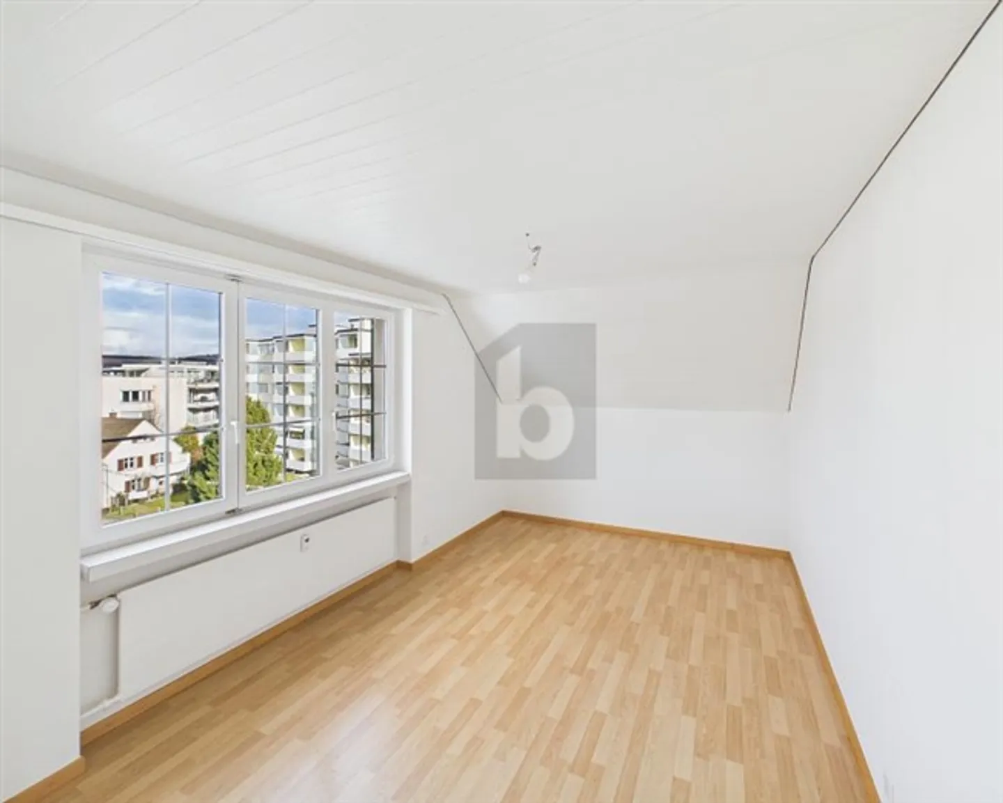 CENTRAL, MODERN AND VERSATILE - Photo 4 of 6