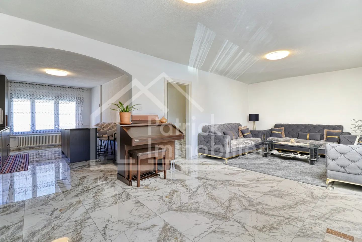 Family home with 6.5 rooms in Dompierre - charm and comfort - Photo 3 of 13