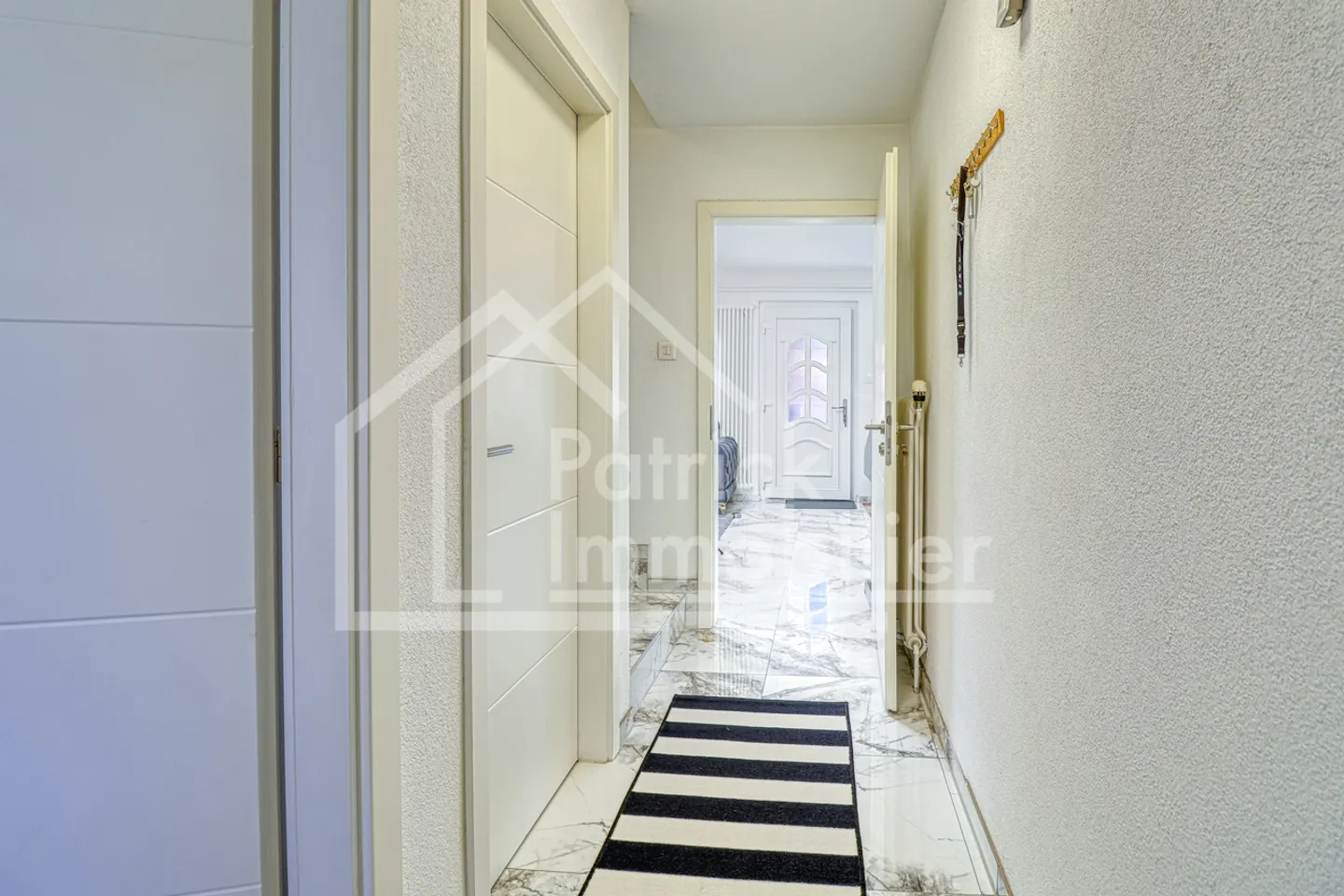 Family home with 6.5 rooms in Dompierre - charm and comfort - Photo 5 of 13