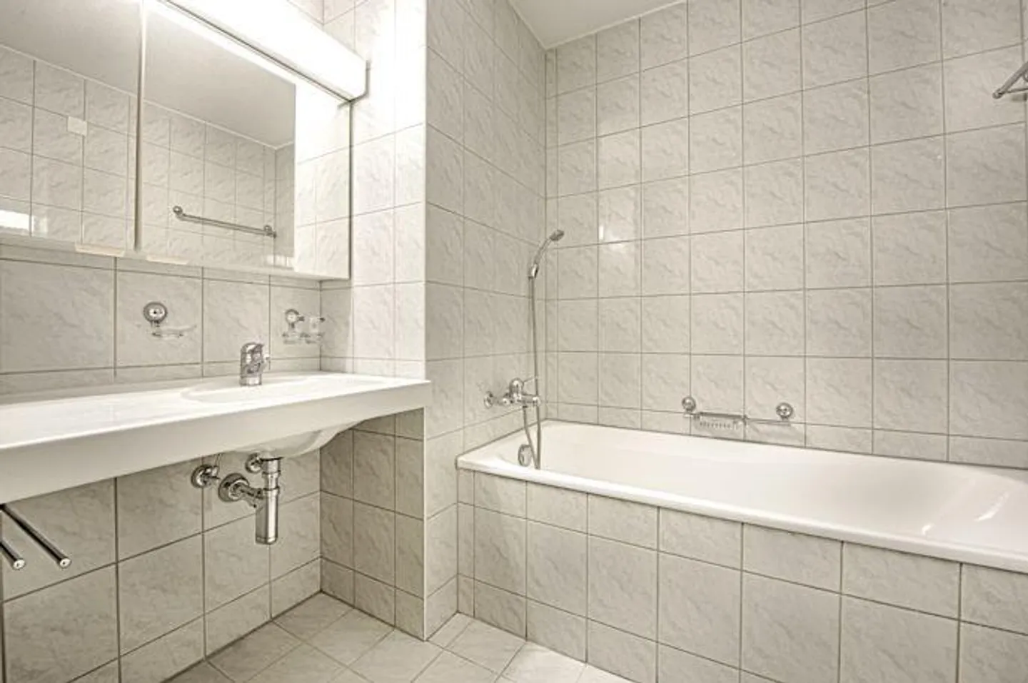 RENT WITHOUT DEPOSIT - Family dream in a well-kept residential area - Photo 3 of 12