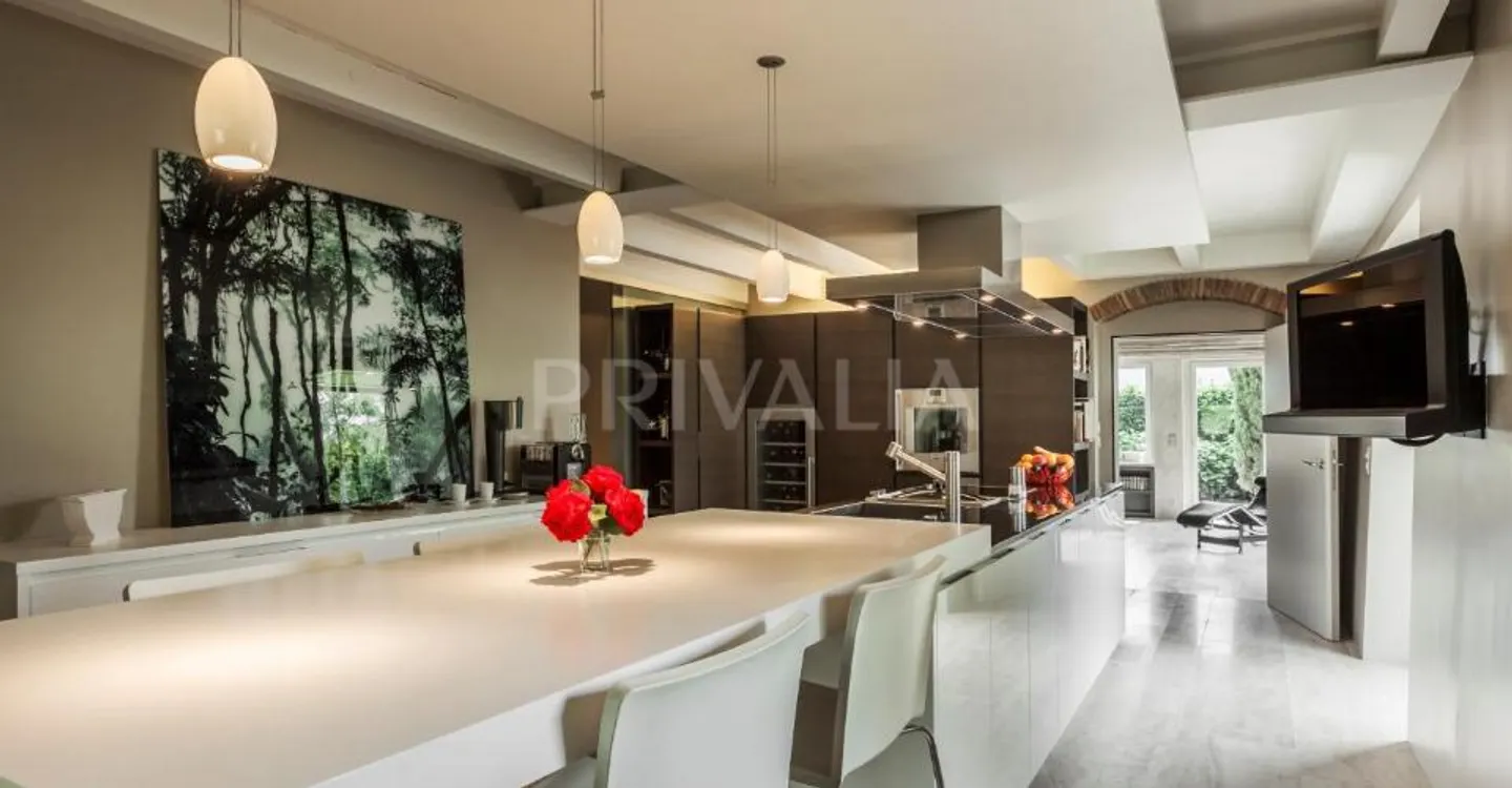 Unique: Elegant estate combining authenticity and contemporary design - Photo 3 of 9