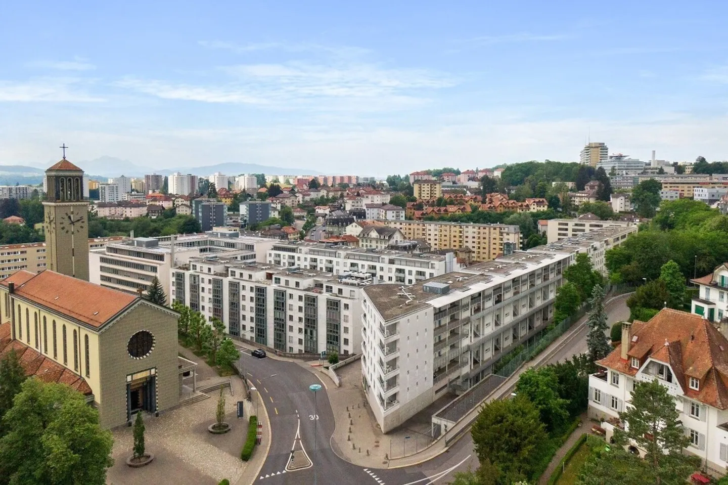 Surface d'env. 416 m2 idéale pour centre de gestion de données ou stockage. - Photo 1 sur 5