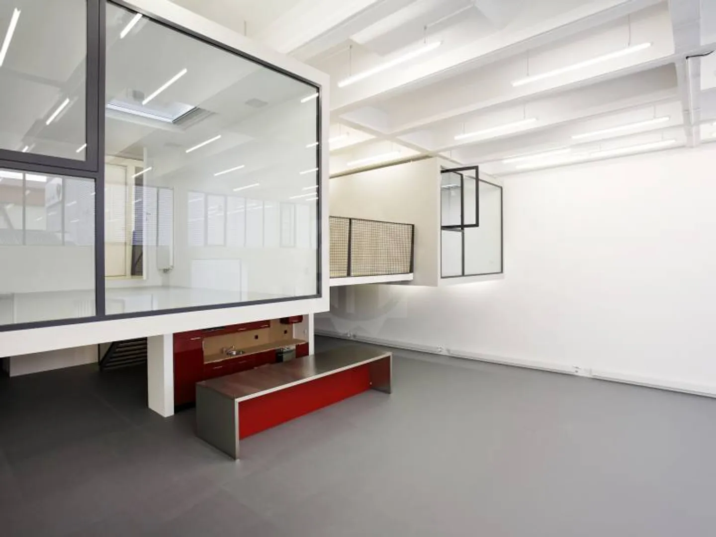 Beautiful industrial space - Les Acacias - Photo 2 of 11