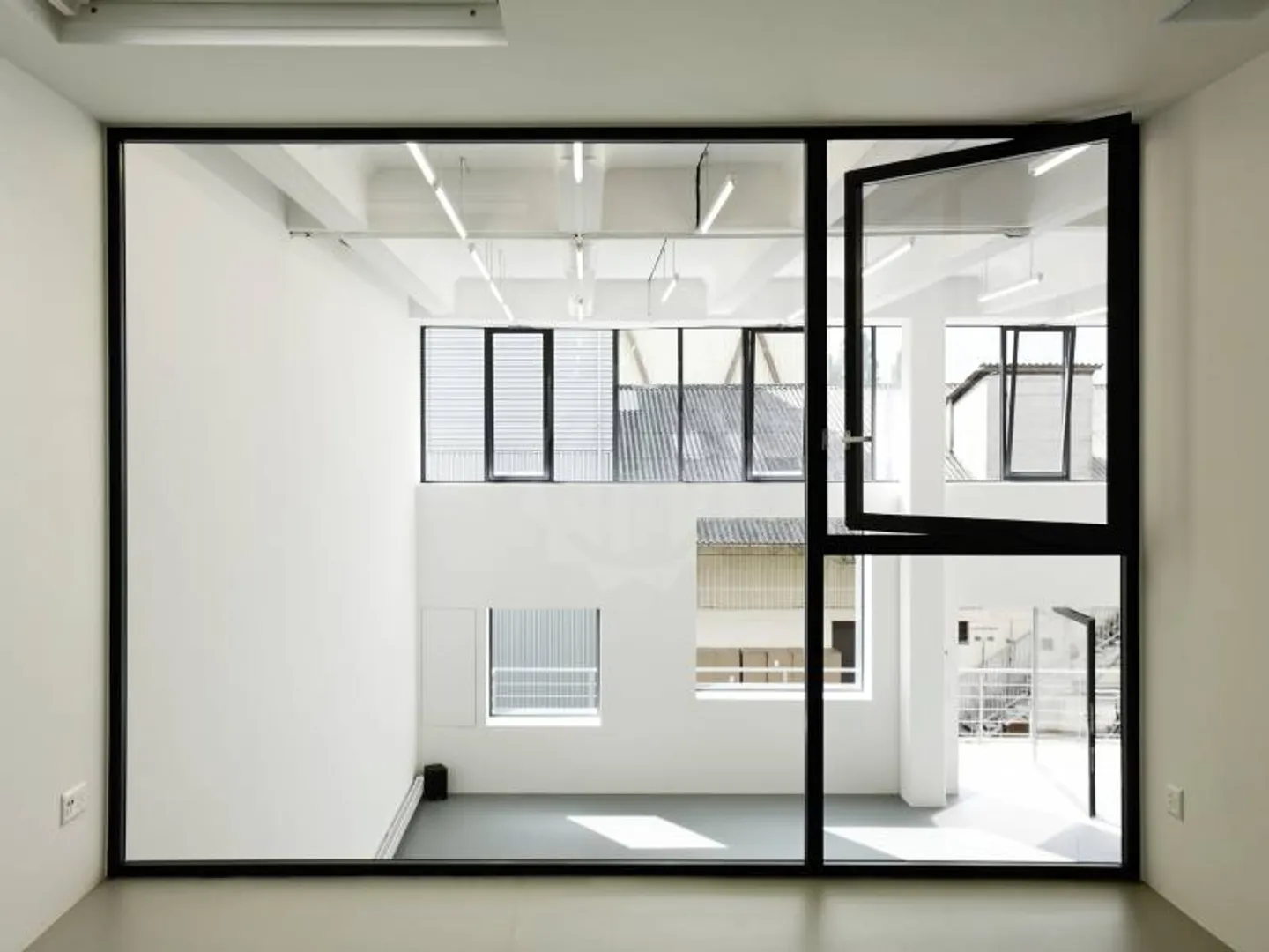 Beautiful industrial space - Les Acacias - Photo 8 of 11
