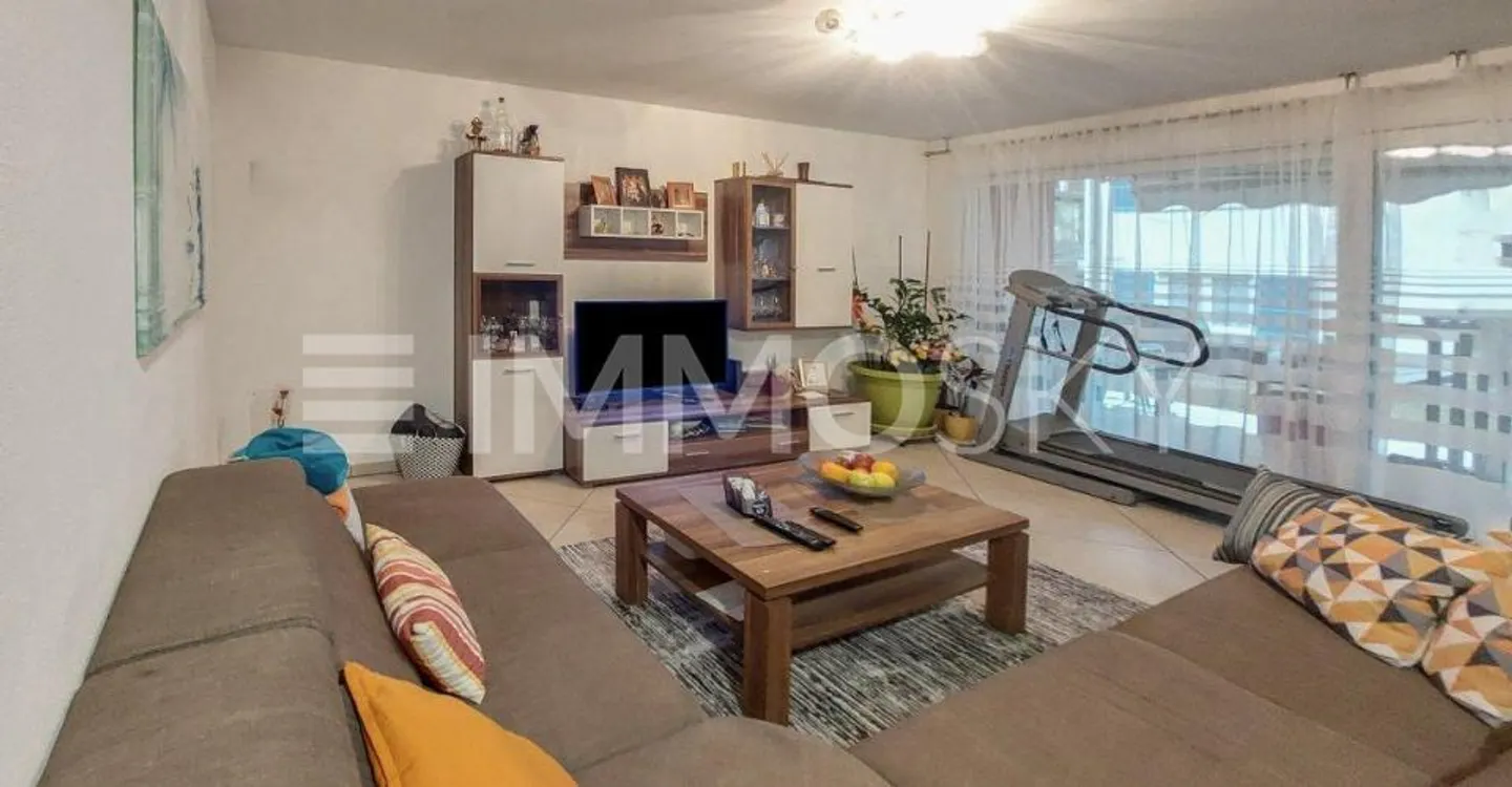 Spacious with private garden - Photo 2 of 5
