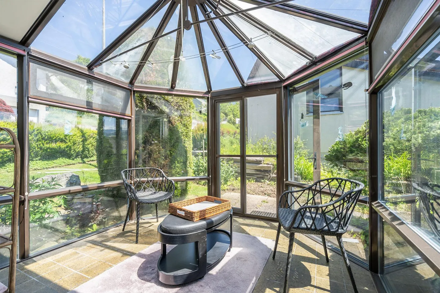 Living experience with a view and garden idyll - Photo 3 of 13