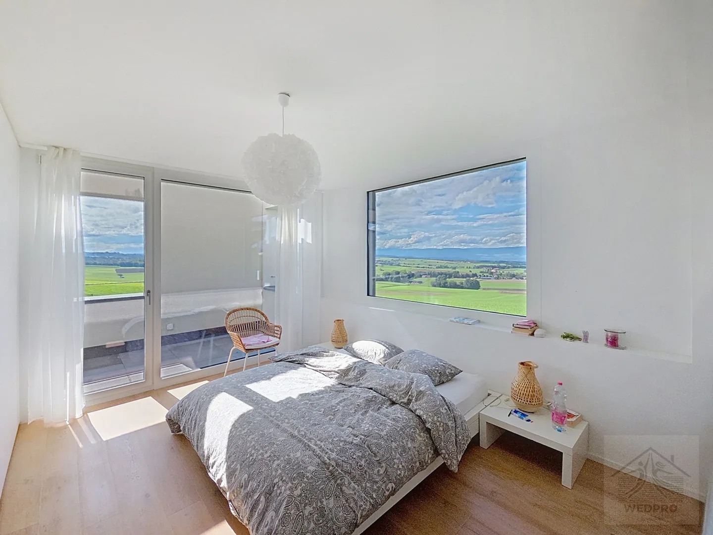 EINZIGARTIGE VILLA MIT STUDIO UND PANORAMABLICK - Foto 1 von 13