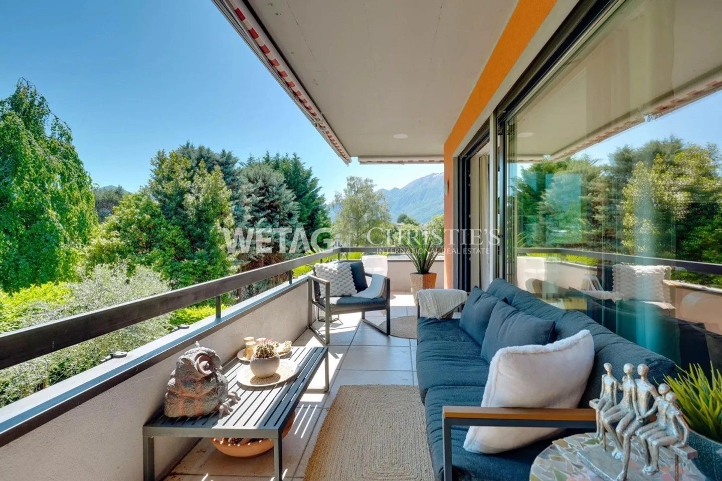 Elegant multi-family house with outdoor pool in a strategic location in Ascona for sale - Photo 11 of 13