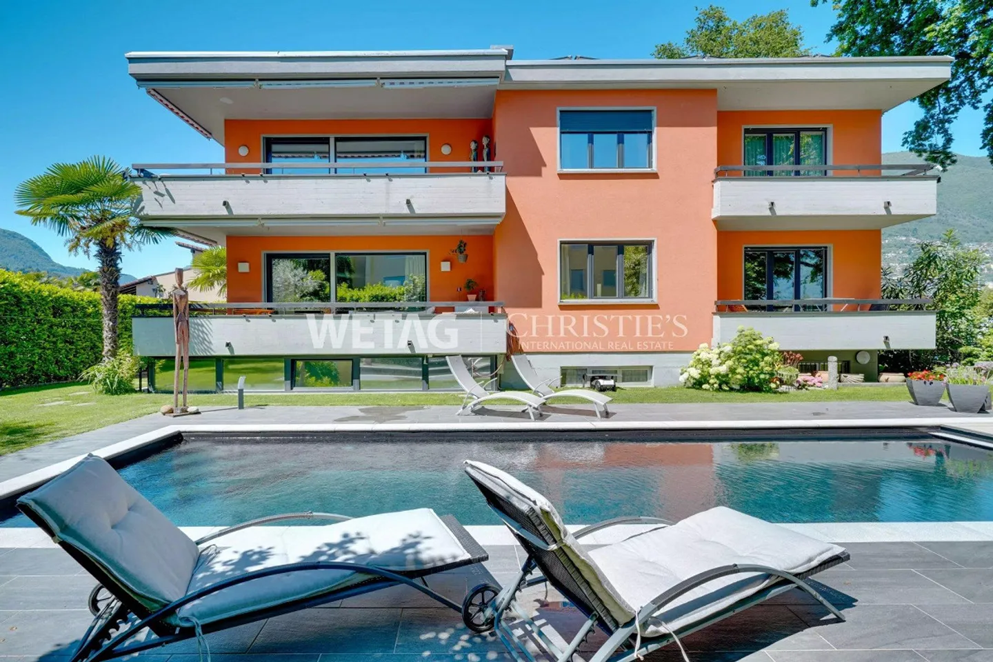 Elegant multi-family house with outdoor pool in a strategic location in Ascona for sale - Photo 1 of 13