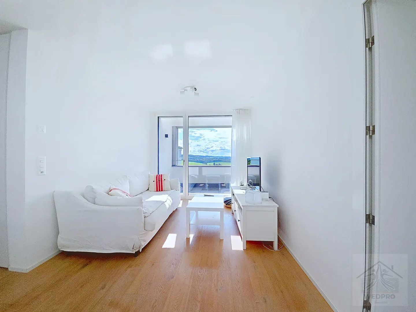 EINZIGARTIGE VILLA MIT STUDIO UND PANORAMABLICK - Foto 3 von 13