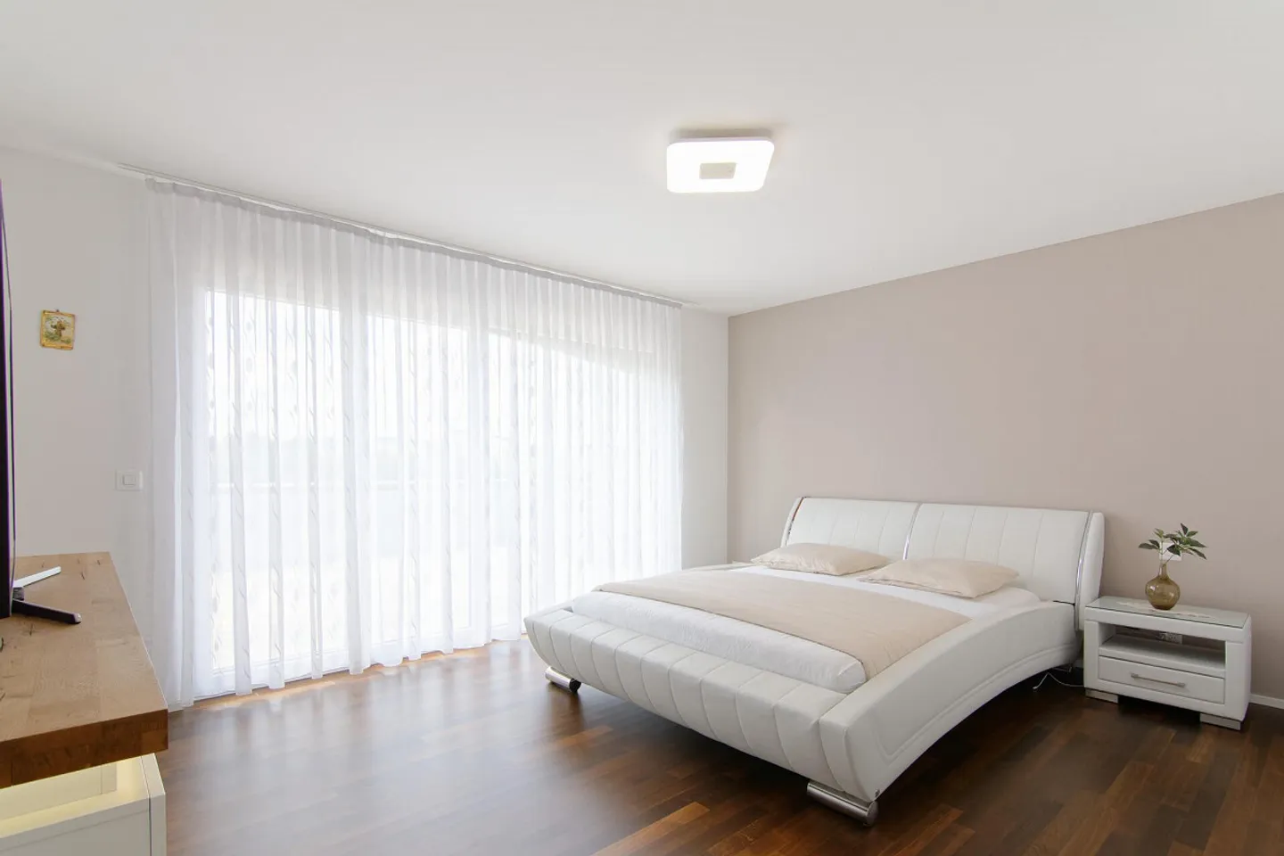 Freistehendes Familienhaus mit Pool - Foto 10 von 10