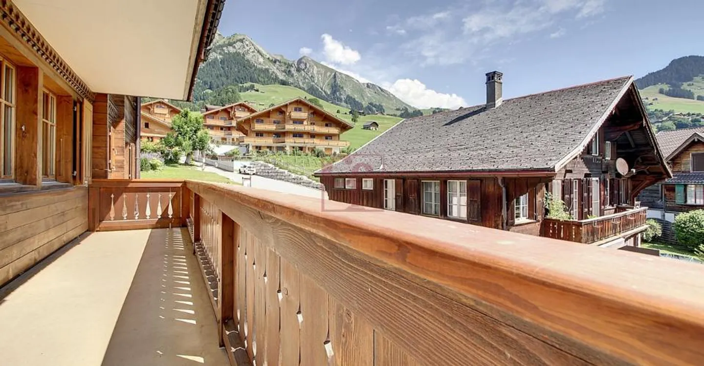 Château-d'Oex – Helle 4,5-Zimmer-Wohnung mit Balkon - Foto 3 von 10