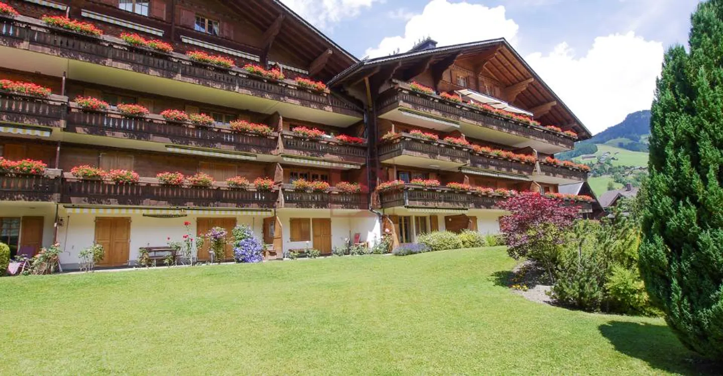 Château-d'Oex – Helle 4,5-Zimmer-Wohnung mit Balkon - Foto 1 von 10