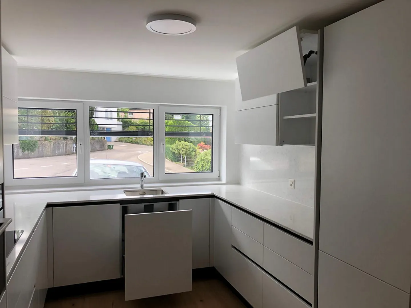 Appartamento moderno con piscina coperta e giardino privato - Foto 3 di 7