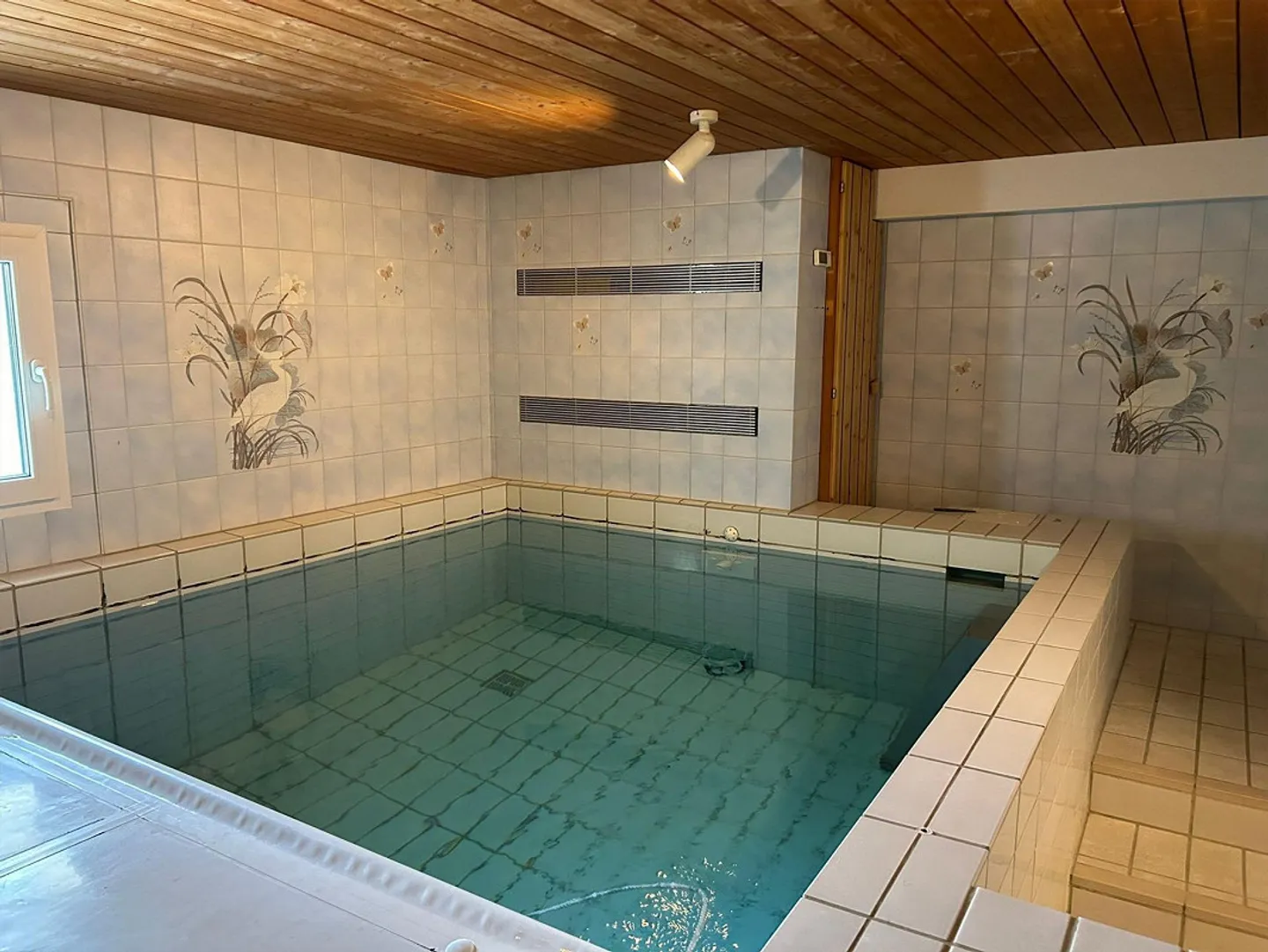 Appartamento moderno con piscina coperta e giardino privato - Foto 5 di 7